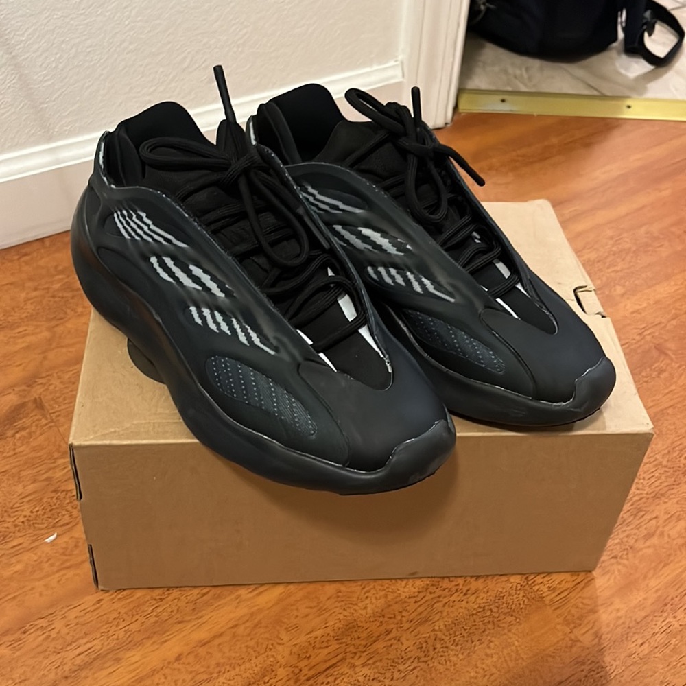 Yeezy 700v3